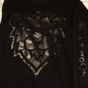 Born a lion crew neck